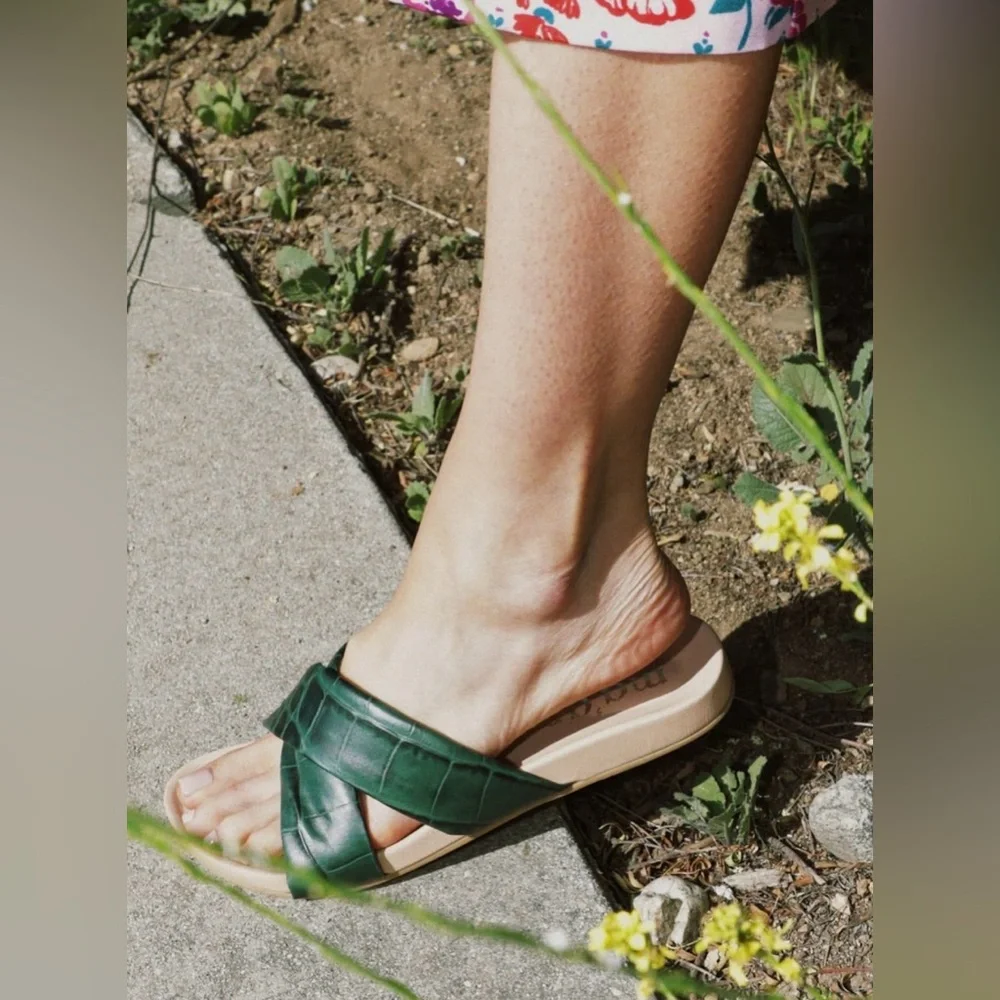 NIB Women’s Ma’am Size 6 Dolly Sandals in Forest